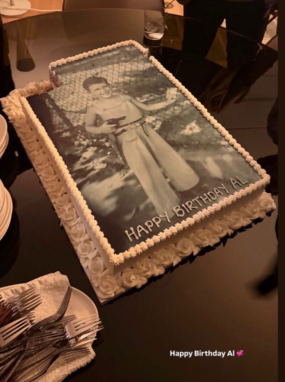 صورة آل باتشينو صغيرا على كعكة عيد ميلاده