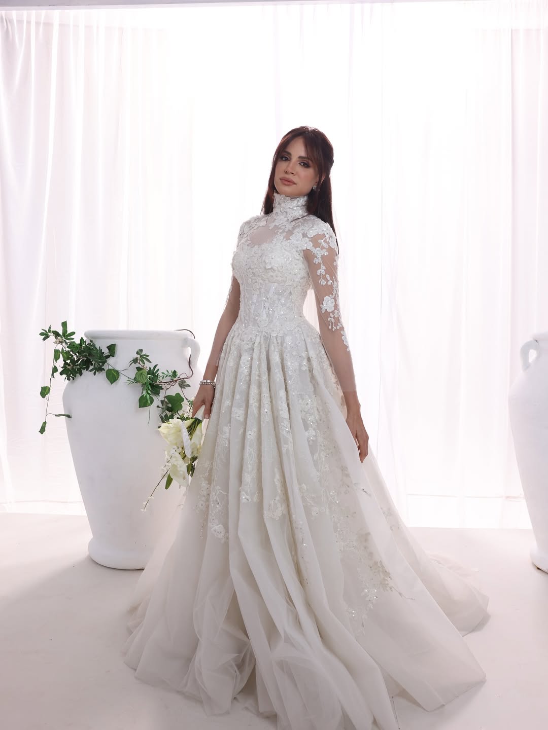 آمال ماهر بفستان الزفاف