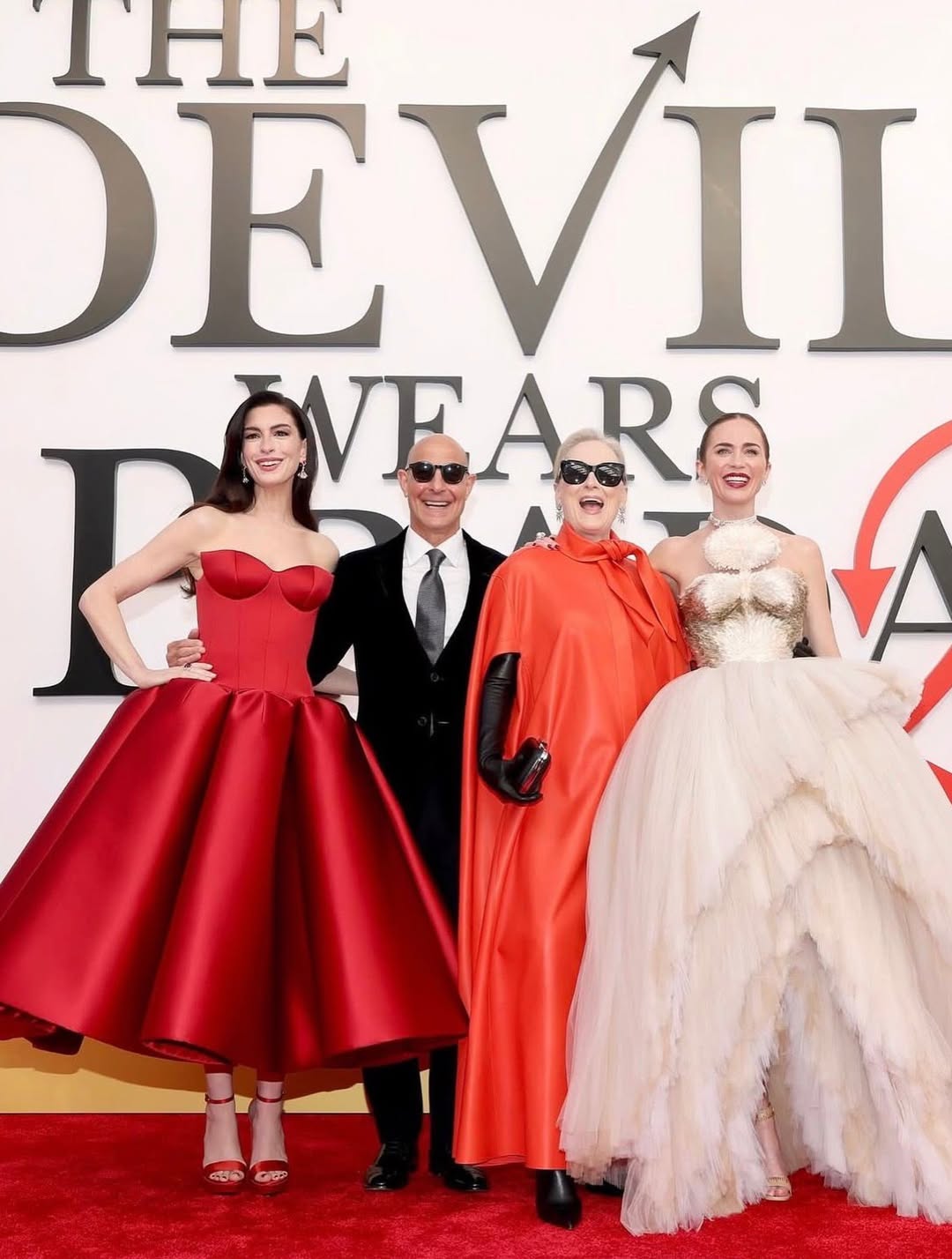  آن هاثاواي وإيميلي بلنت 