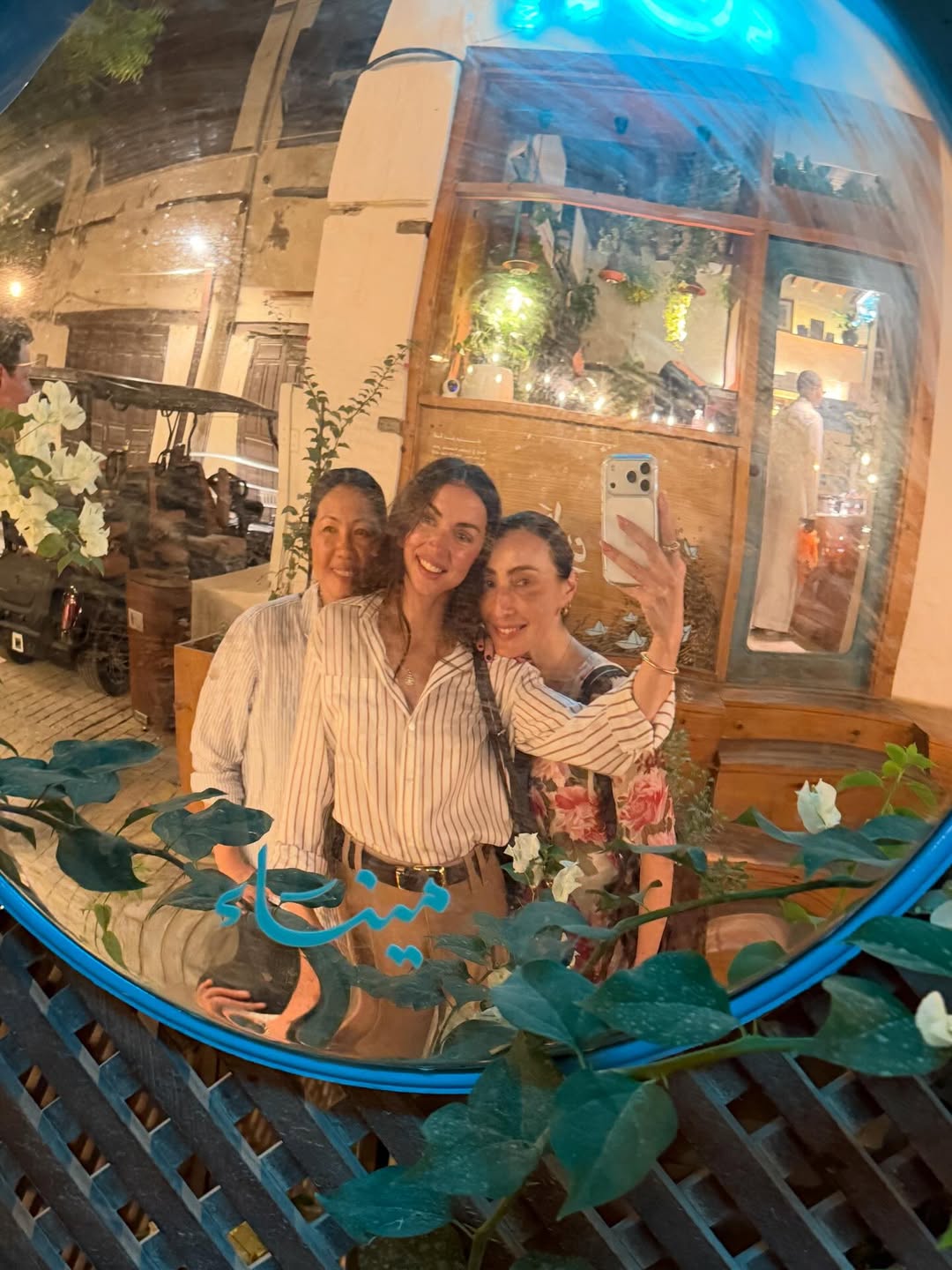 آنا دي أرماس بين رواشين الحجاز.. جمال التفاصيل يحكي القصة