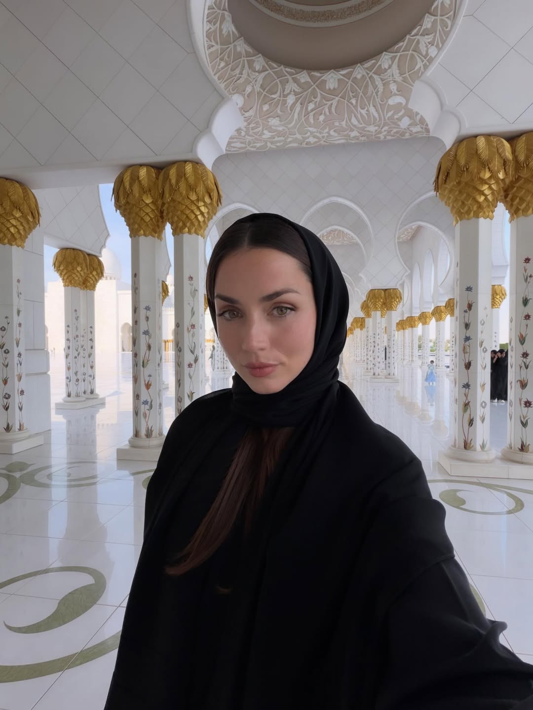 آنا دي أرماس في جامع الشيخ زايد الكبير