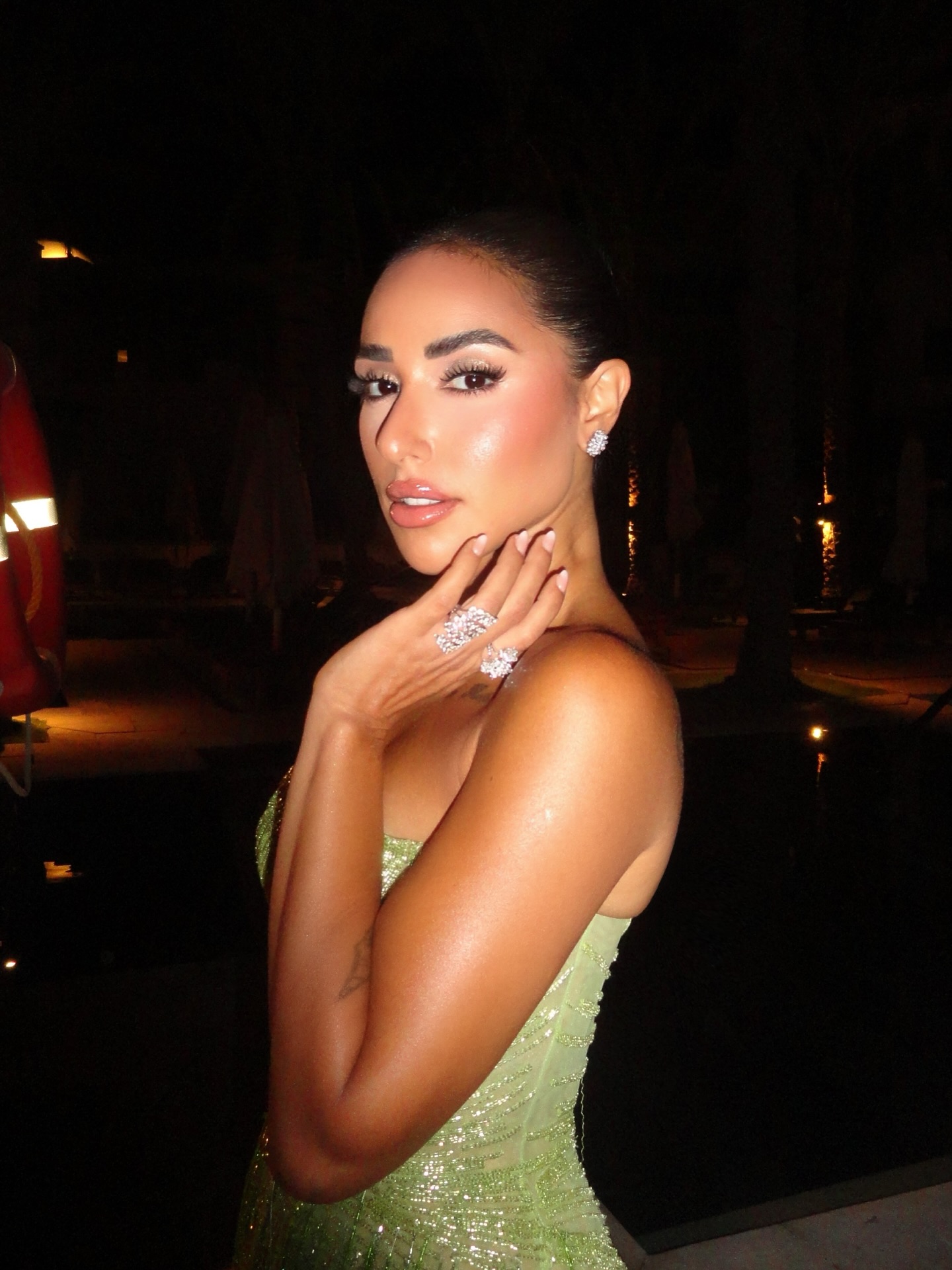 آية سماحة بمجوهرات ماسية فارهة