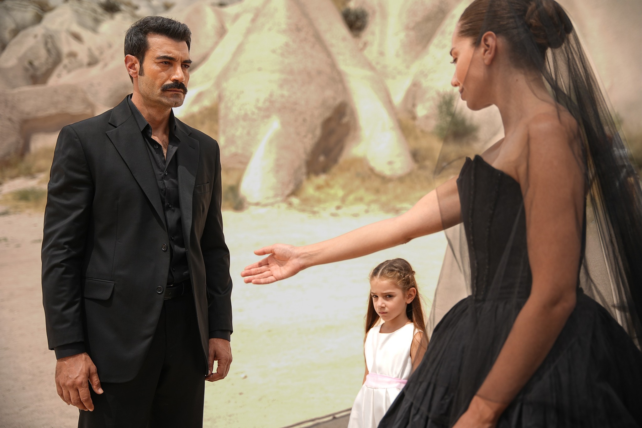 أبطال لمسلسل Sevdan Bir Ateş