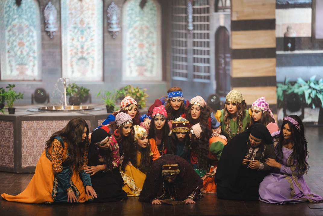 أبطال مسرحية "عرس مطنطن"