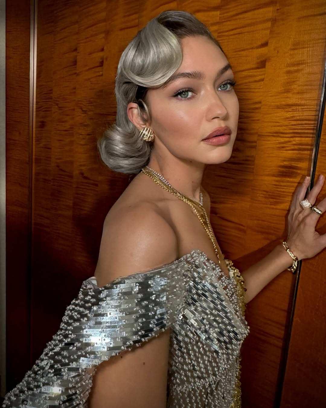 أتقني تطبيق تكسير الشعر القصير بأسلوب ناعم وجذاب على غرار Gigi Hadid