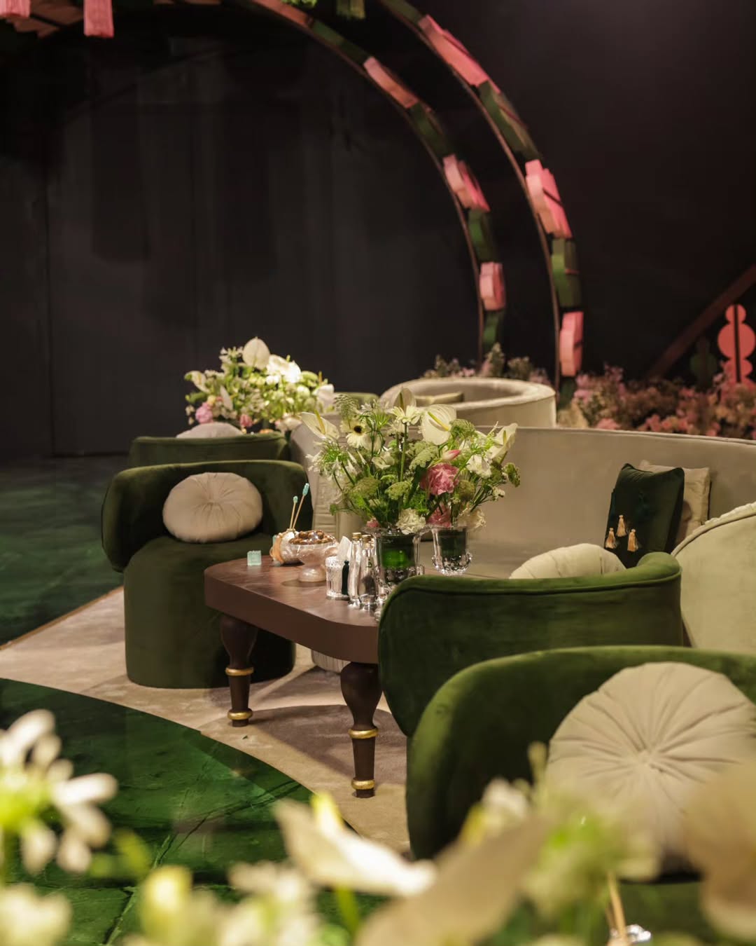 أثاث أخضر لحفلات الزفاف الراقية في الخريف