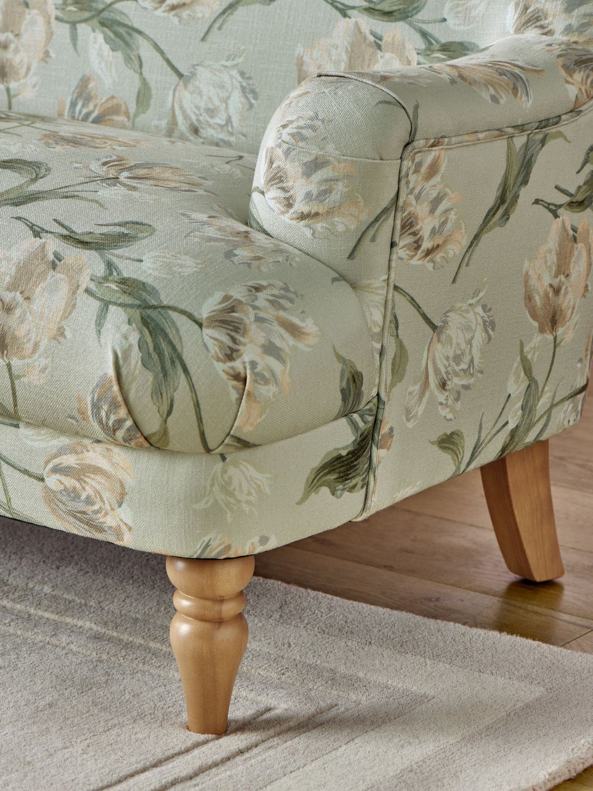 أثاث منجد بدرجة الأخضر المريمية