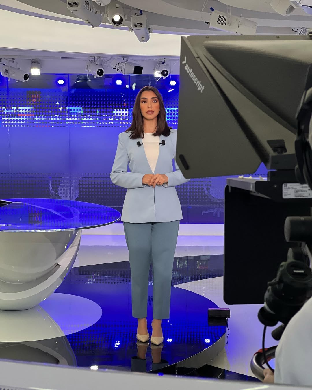 الإعلامية فاطمة فهد لها حضورها الخاص وبصمتها المميزة أمام الشاشة الصغيرة