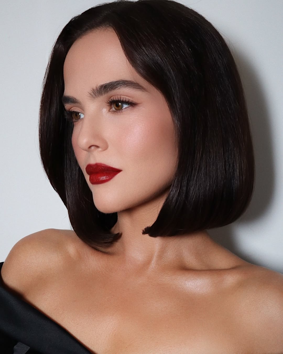 أجمل رسمات المكياج الغلوسي والمشمشي مع الشفاه القوية بأسلوب Zoey Deutch