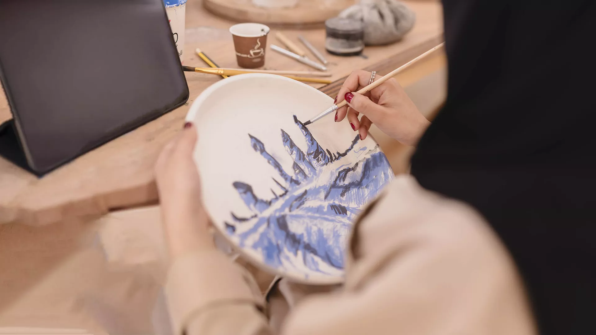 أجواء الحرف الأصيلة في مدرسة الديرة