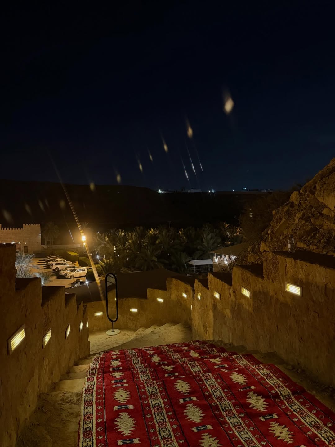 أجواء الليل الساحرة في دبس بلس الكهف