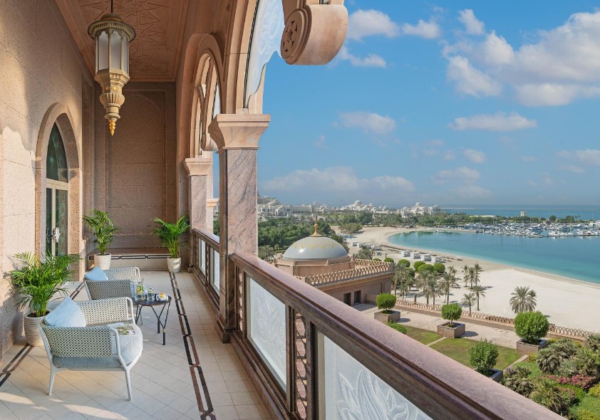 أجواء ساحرة للاستجمام في قصر الإمارات 