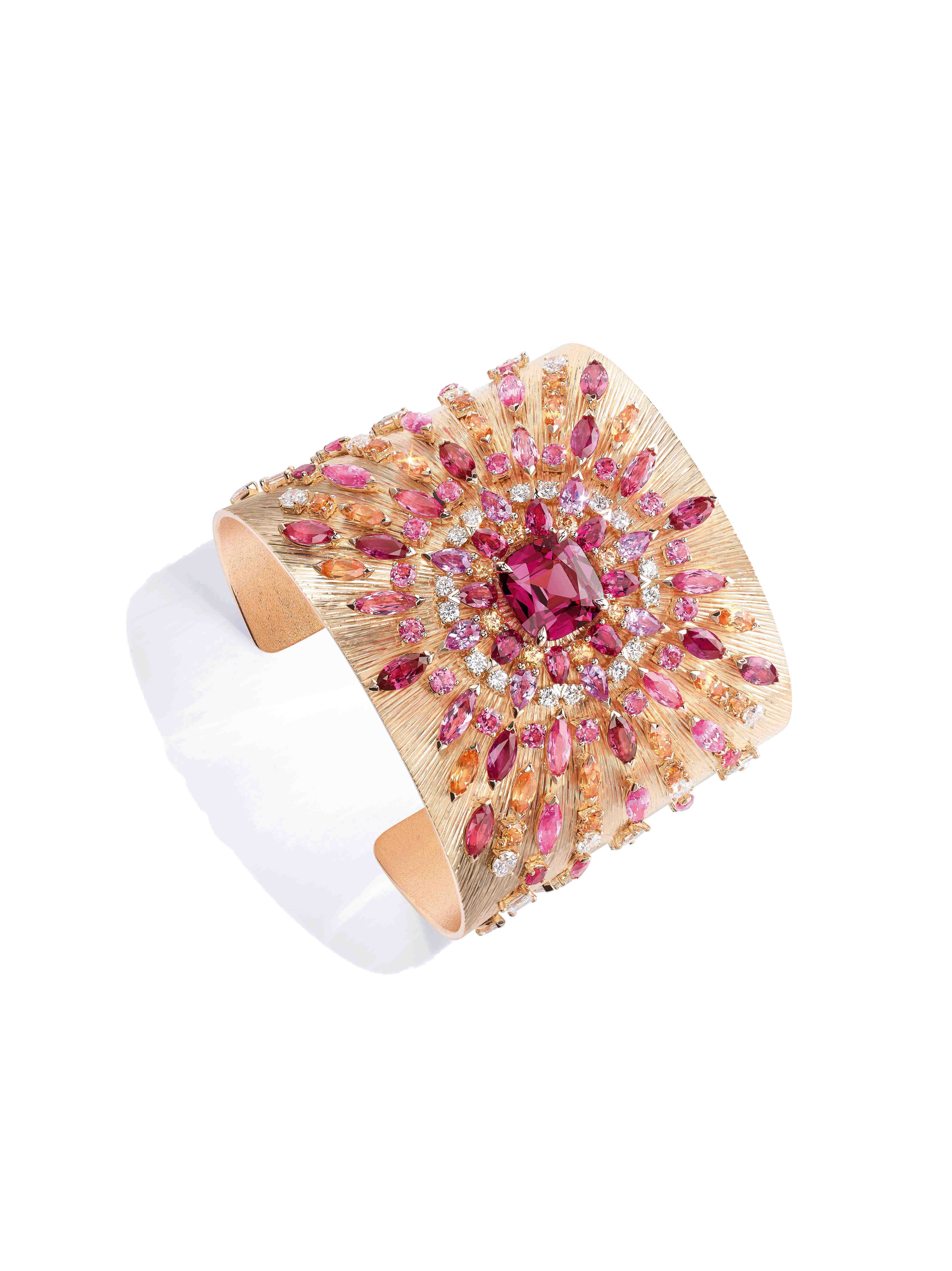 أحجار الاسبينيل تتألق في اسوارة من Piaget