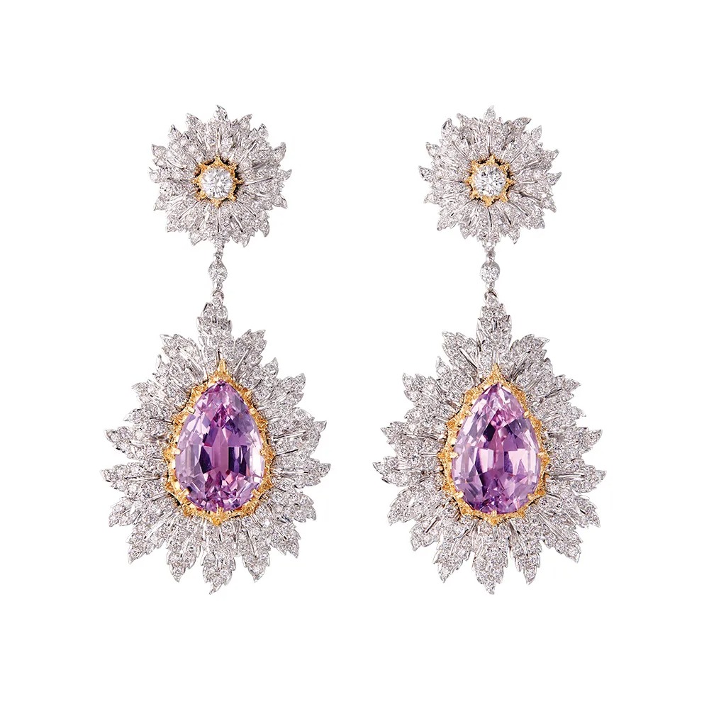 أحجار الجمشت الكمثرية الساحرة في أقراط من Buccellati