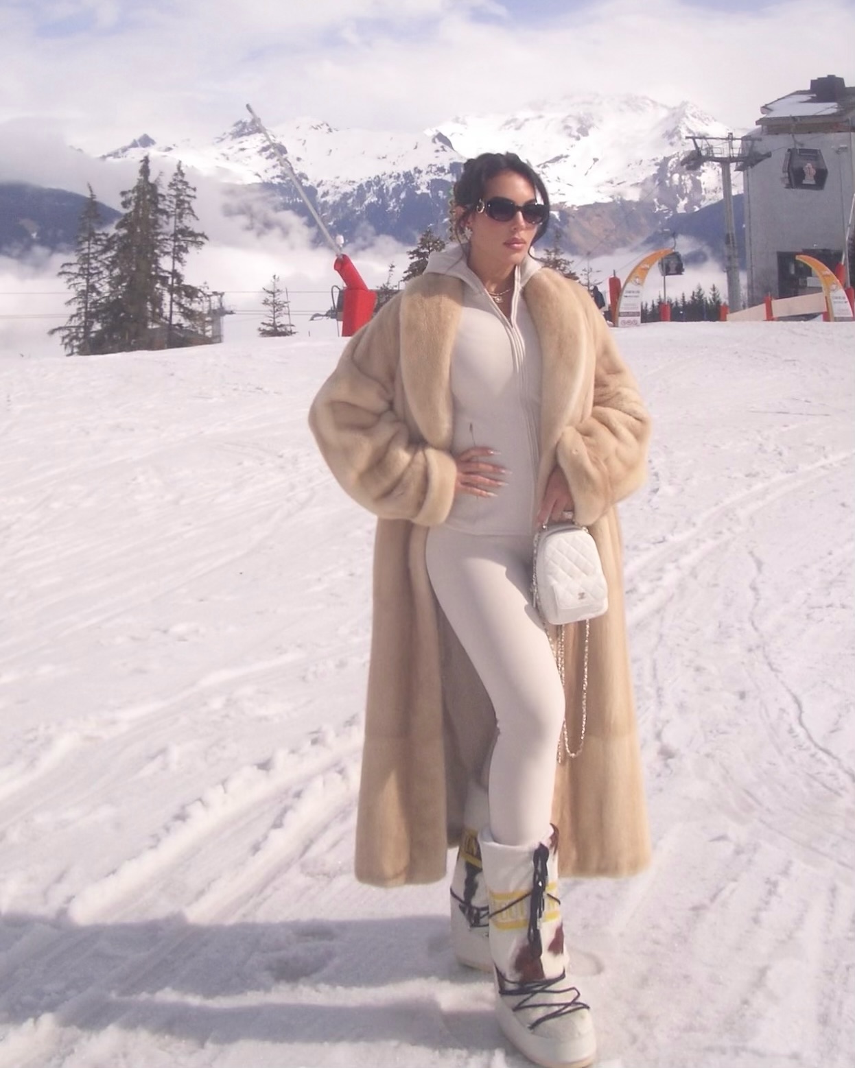 درجات النيود في إطلالات السفر