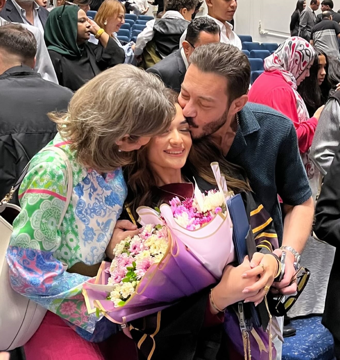 أحمد زاهر يحتفل بتخرج ابنتيه ملك وليلى