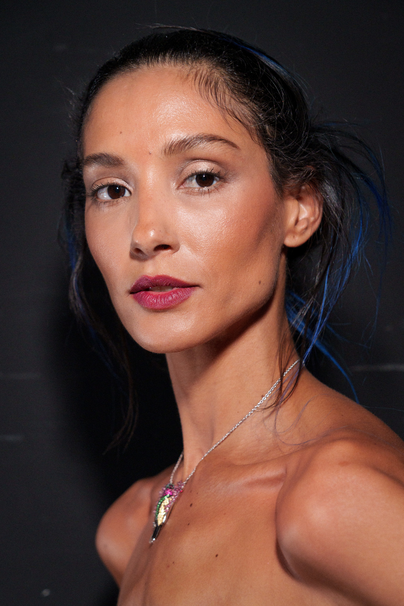 أحمر الشفاه العنابي الفاتح والمات