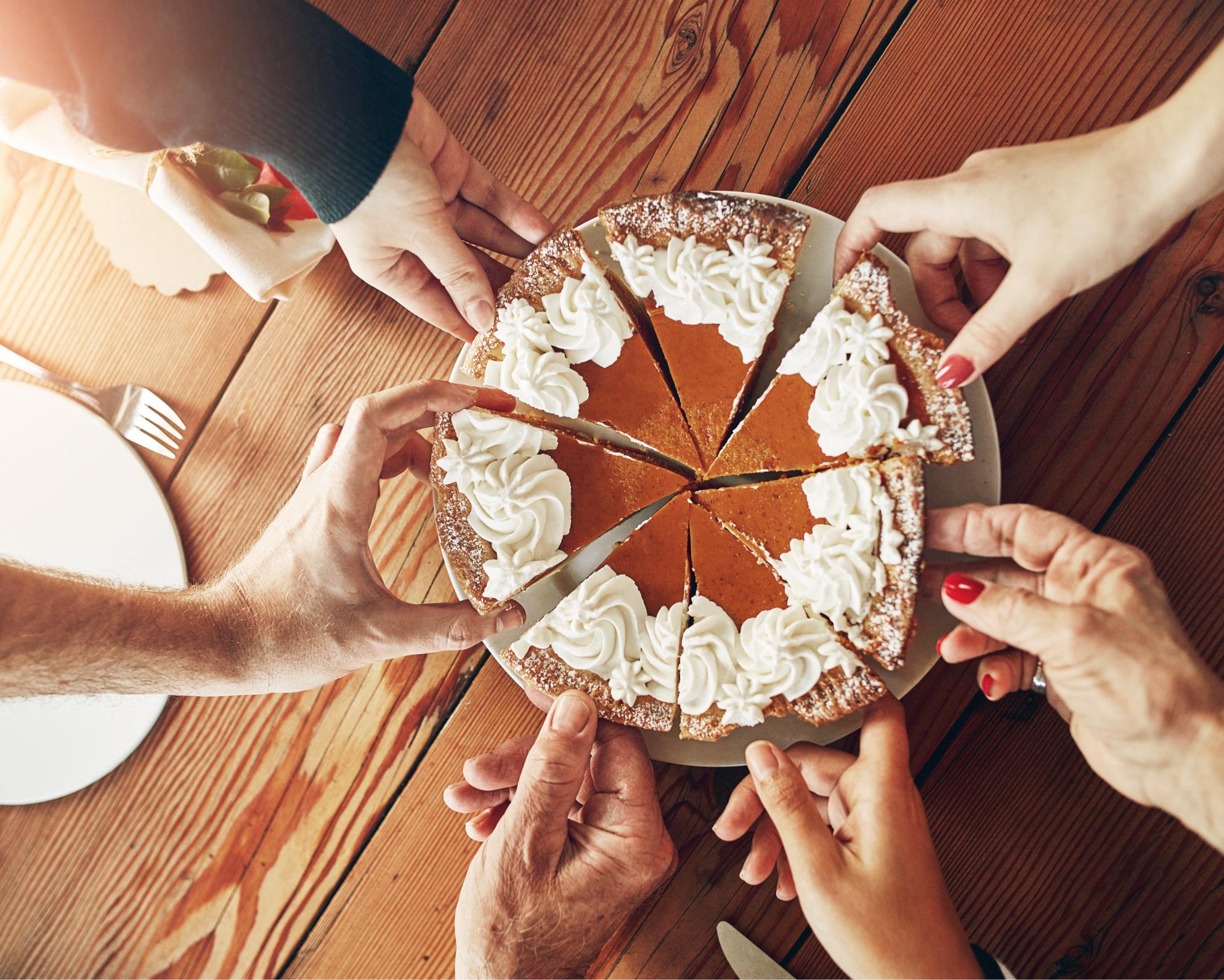 أخطر ما يمكن تناوله أثناء العزائم هو الأطعمة المحمّلة -بالدهون