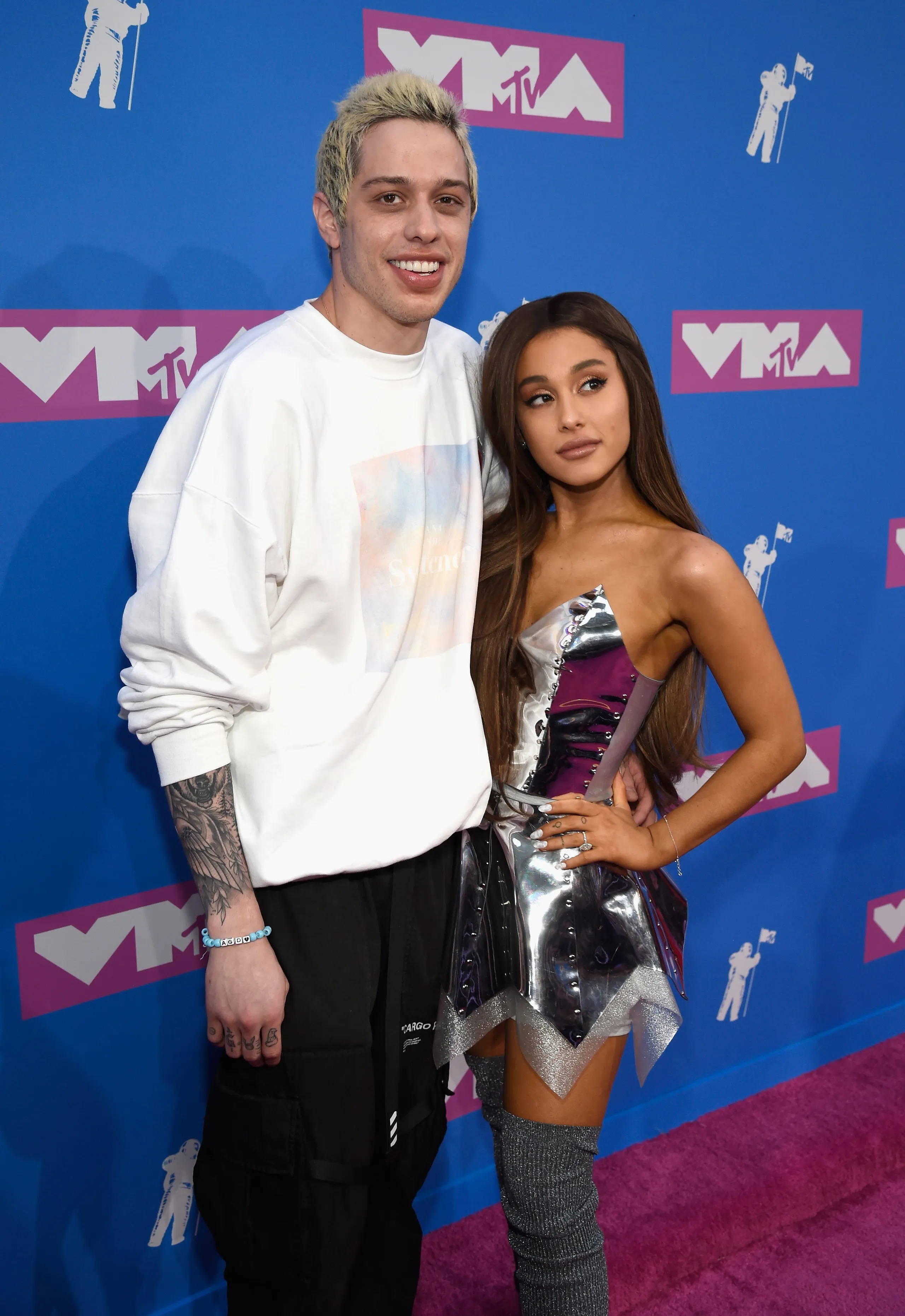 أريانا غراندي Ariana Grande وبيت ديفيدسون Pete Davidson