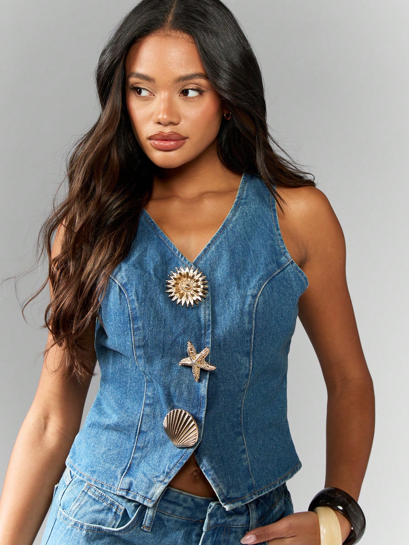 أزرار فريدة ومختلفة من Missguided