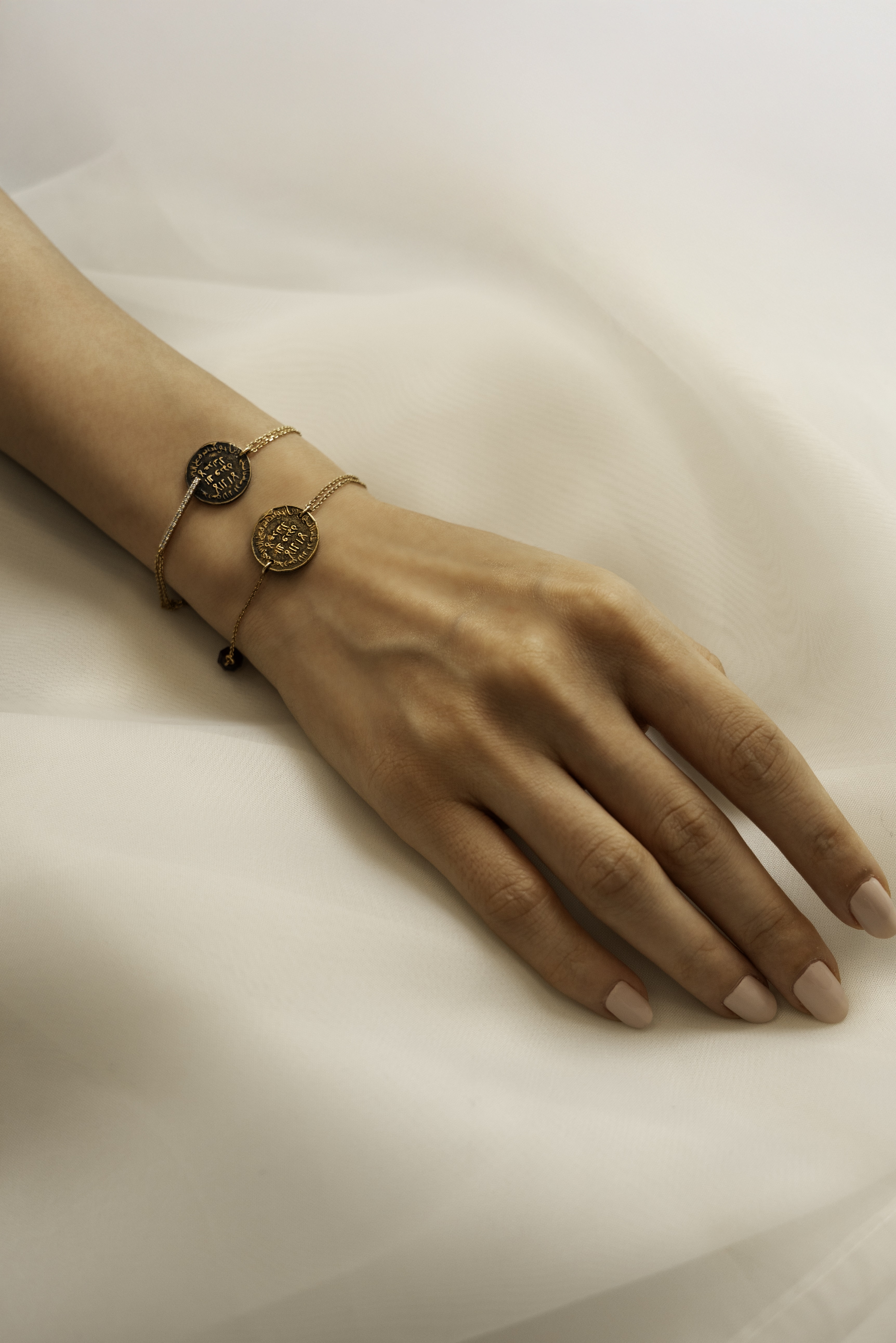 أساور ذهب تراثية من هالة الشعيل