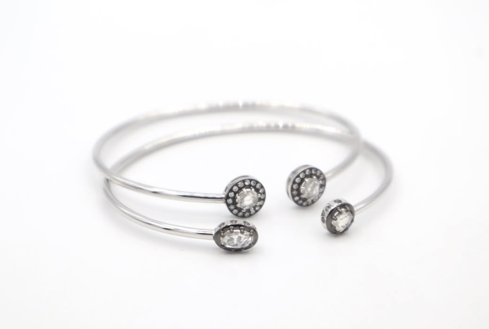 أساور من علامة ريم السفاف