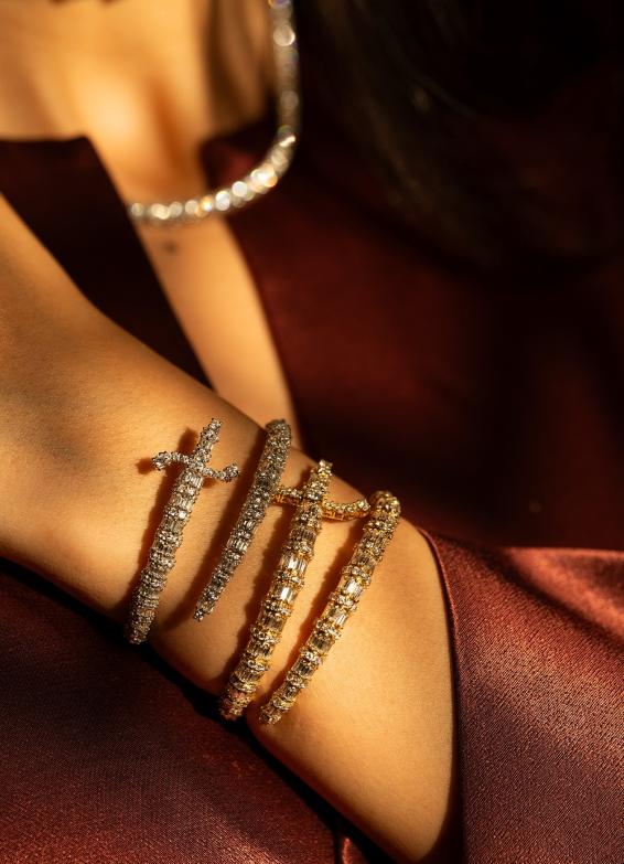 أساور من مجموعة سيوف الحب من شارمالينا