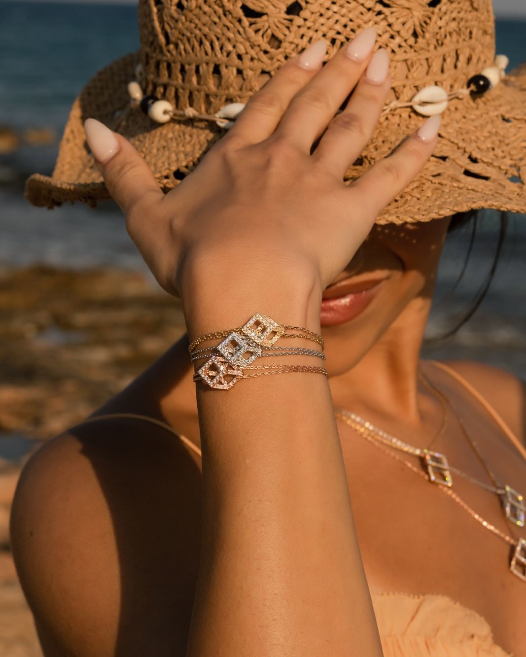 أساور Cube Mirage Icon Chain من علامة مجوهرات Djihan Jewelry  