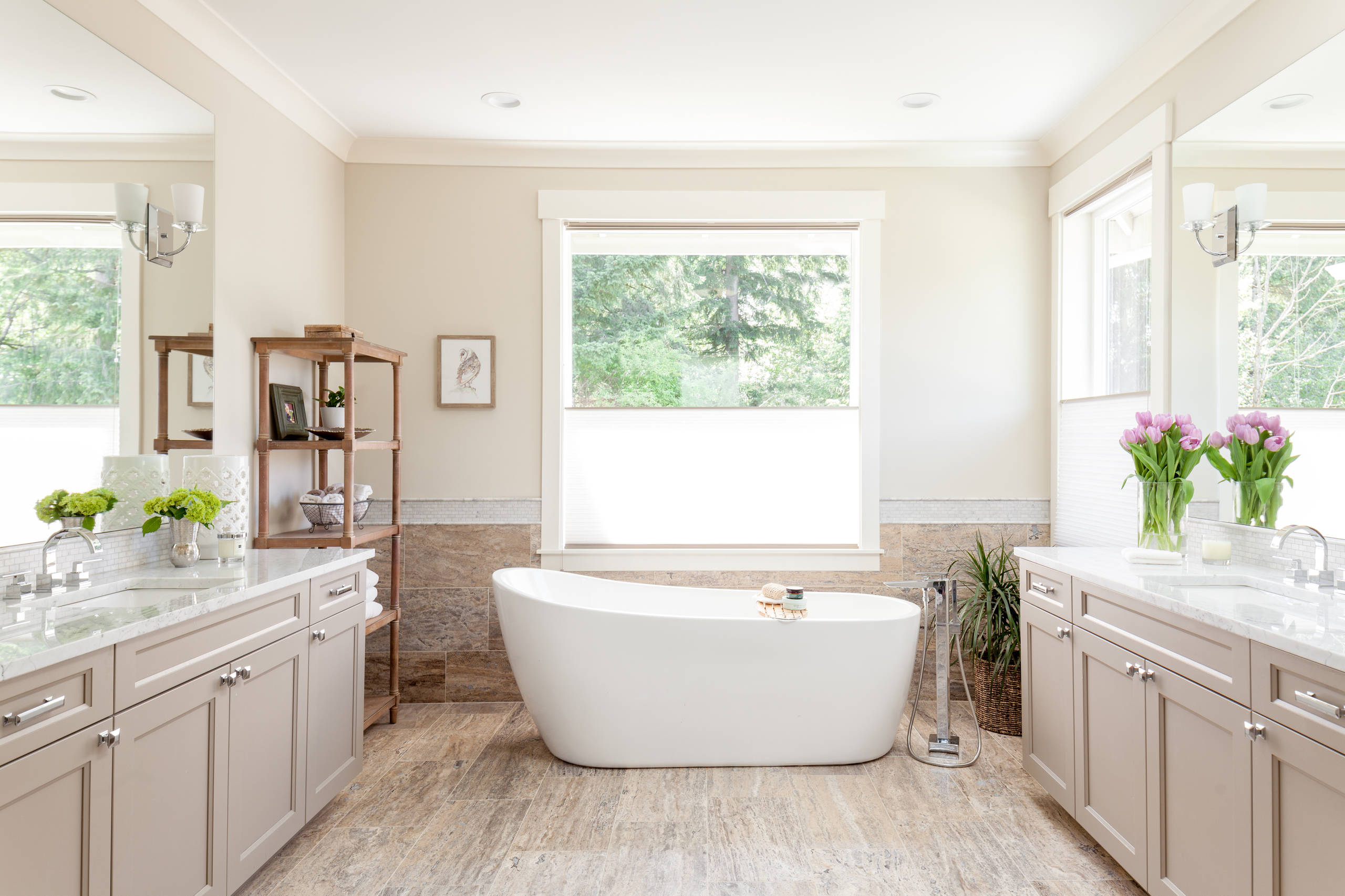 أسطح عمل الحمام من خامة الترافرتين الأنيقة