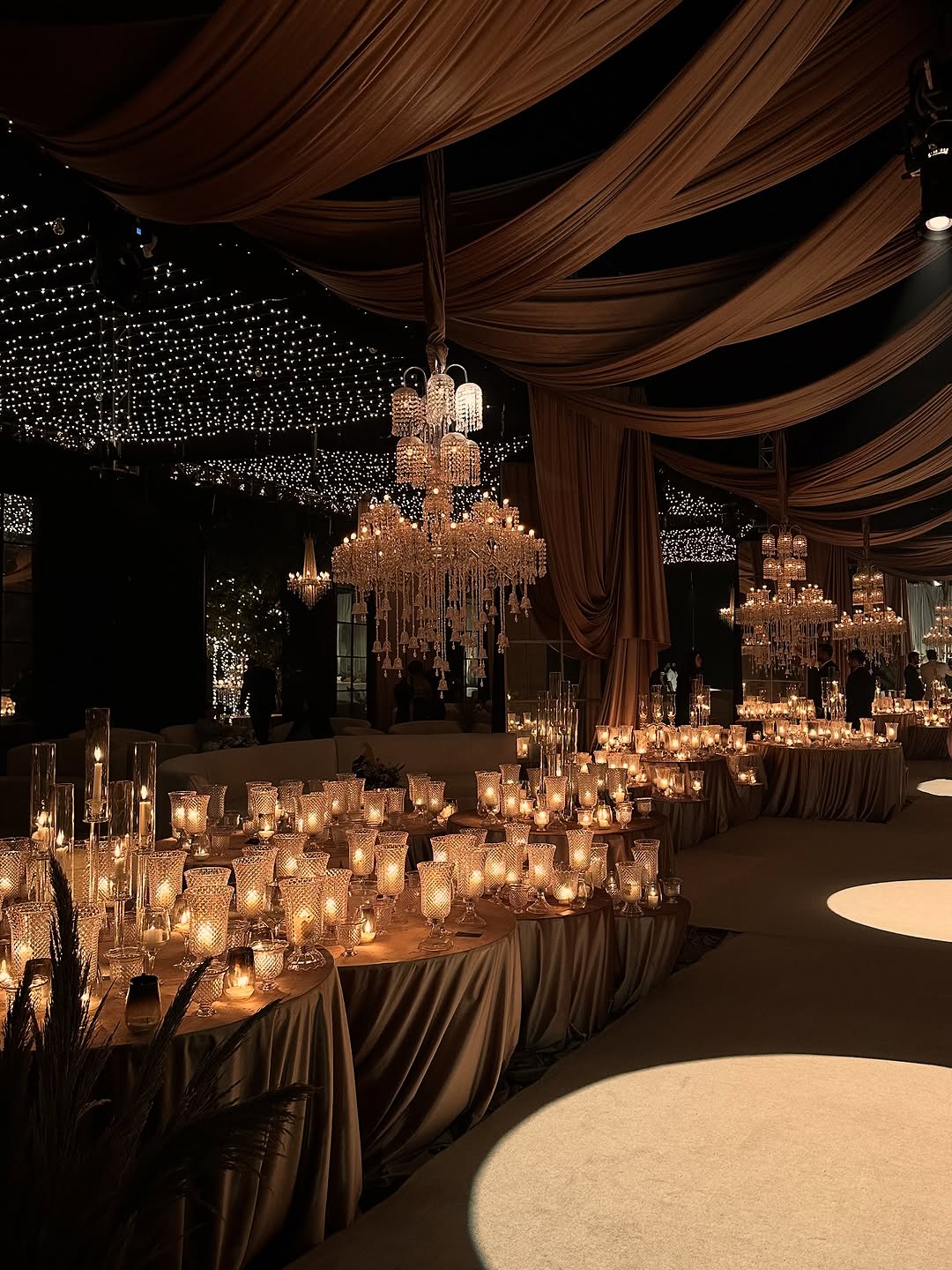 أسقف أثيرية بخيوط الترف- الصورة من ABK Events