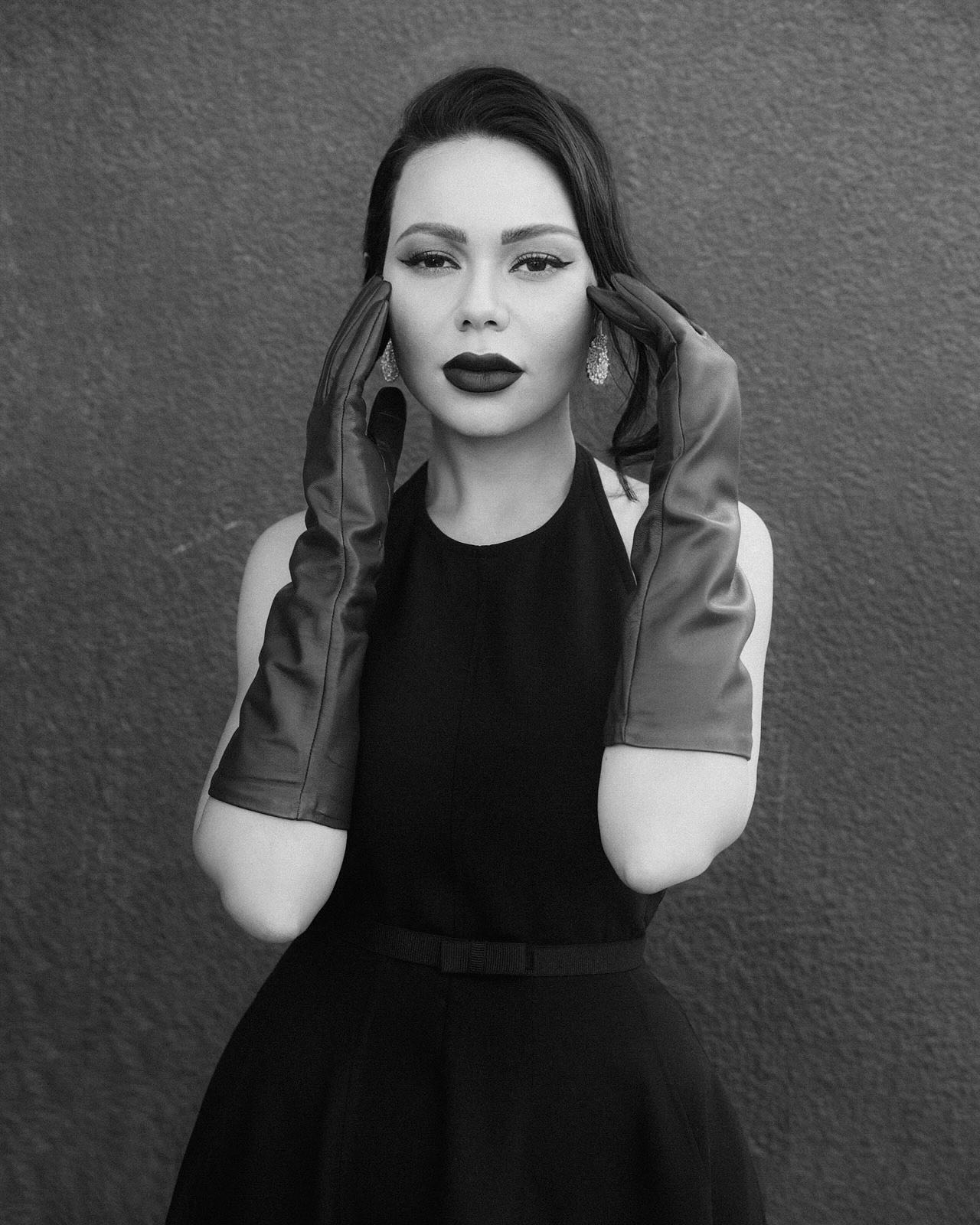 أسماء إبراهيم بلوك أنيق من أقراط وأزياء دار ديور Dior