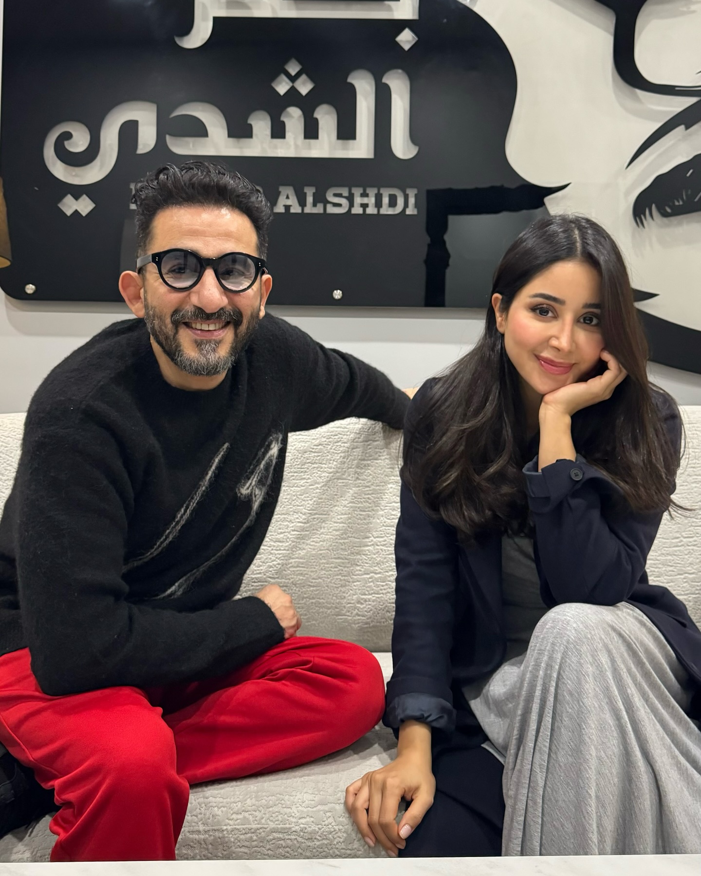 أسيل عمران وأحمد حلمي في مسرحية "بني آدم"