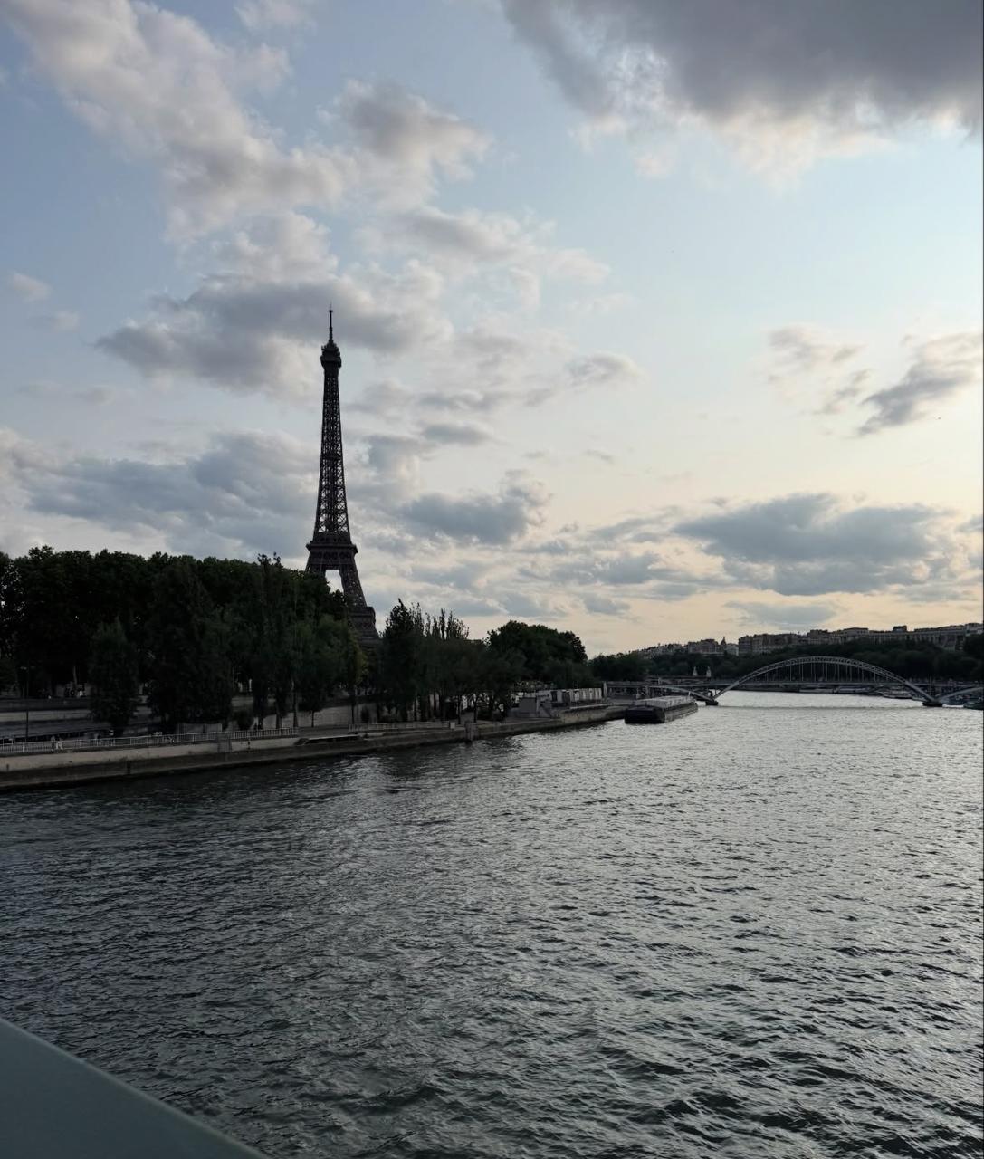 برج إيفل.. صورة شاركتها أسيل عمران من إجازتها في فرنسا