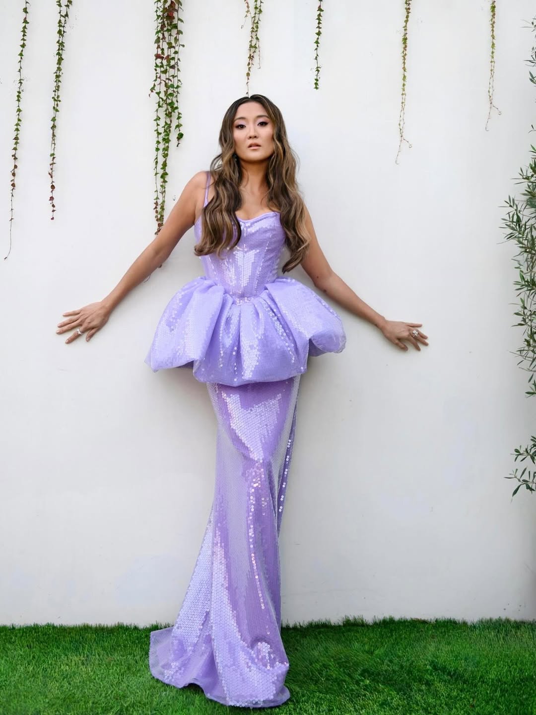 أشلي بارك بفستان مصمم بكورسيه بقصة القلب