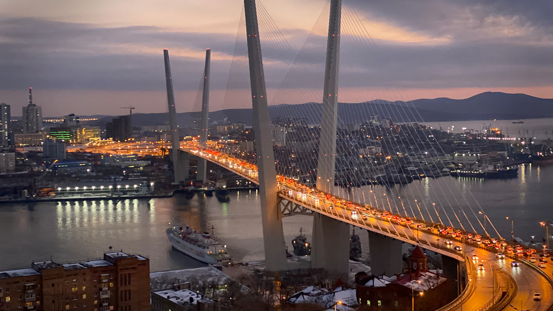 أشهر المعالم السياحية في فلاديفوستوك Russky Bridge