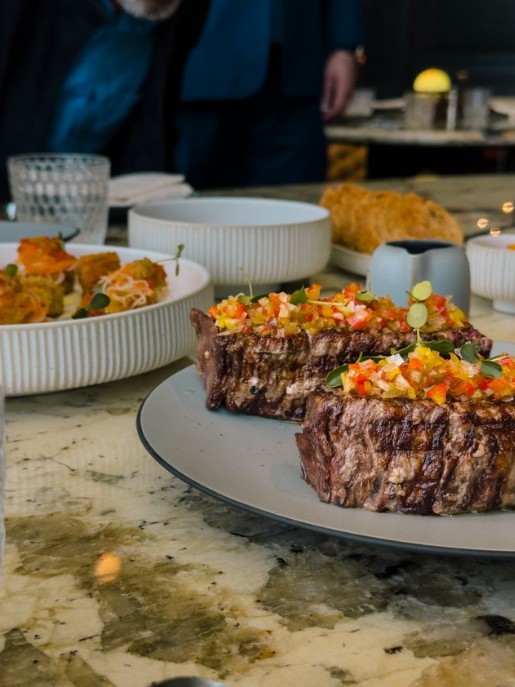 أشهى الأطباق بانتظاركم في فينيل إمبر