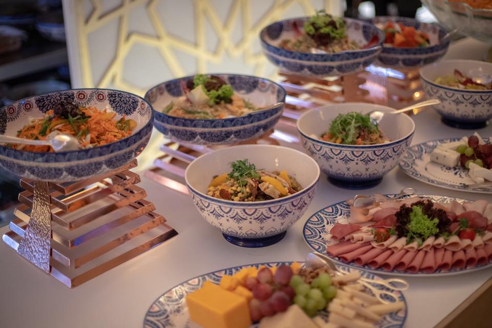 أشهى الأطباق في خيمة الثريا بضيافة الريتز كارلتون – الرياض