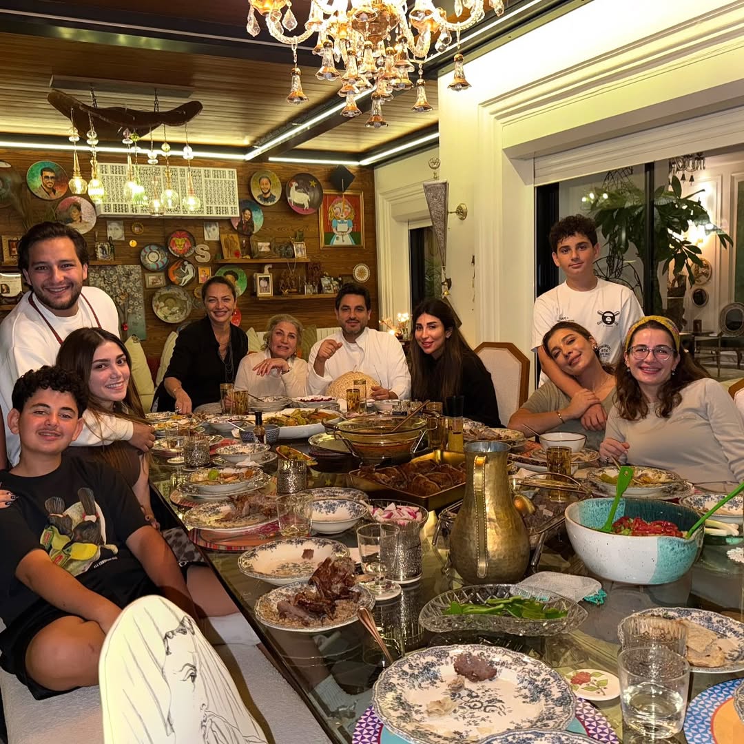 أصالة تجتمع مع أفراد عائلتها