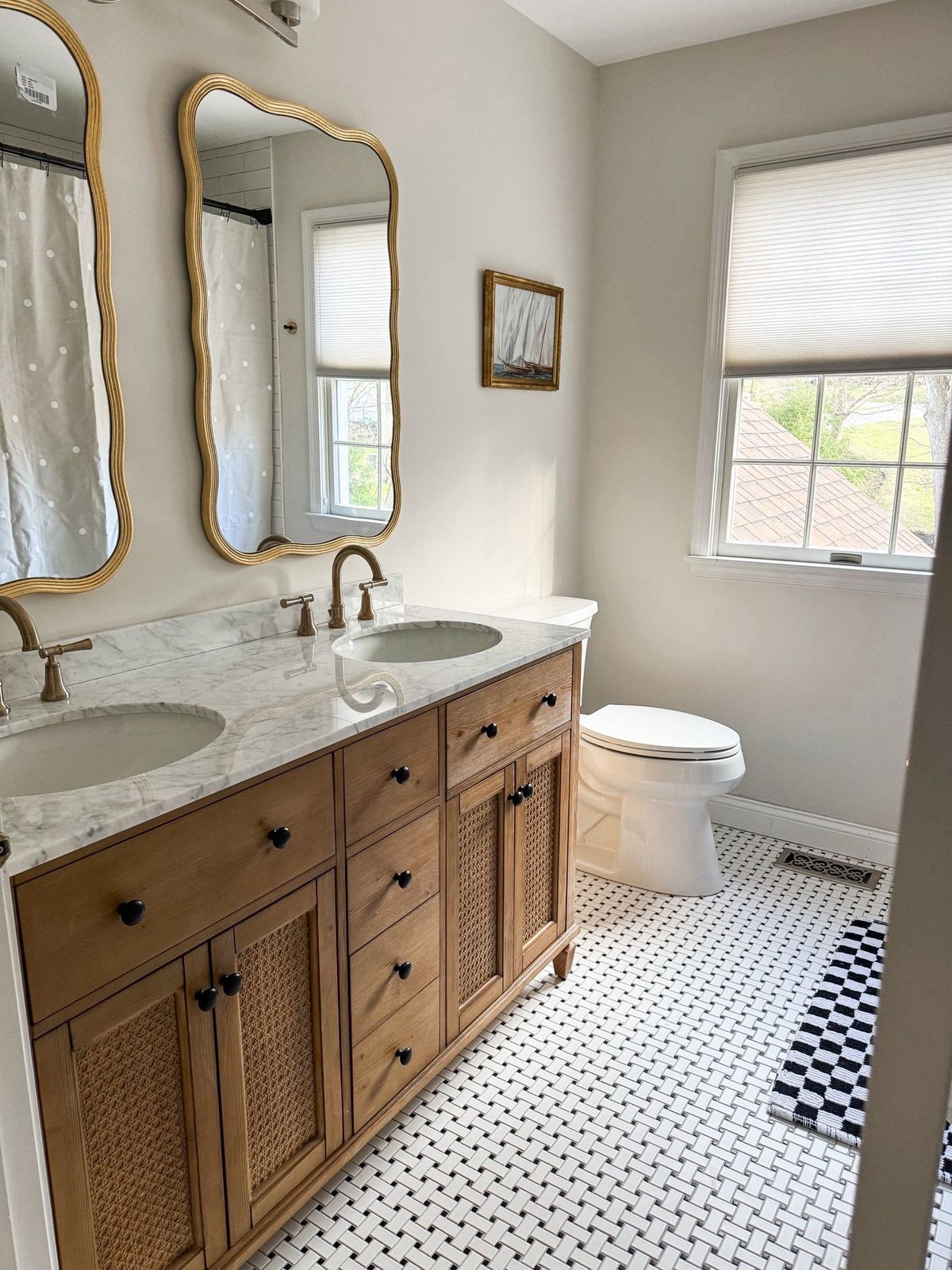 أصبحت الأحواض المزدوجة، توحي بالمظهر القديم للحمام