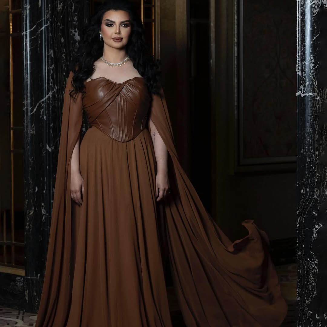 أصيل هميم بفستان سهرة باللون البني 