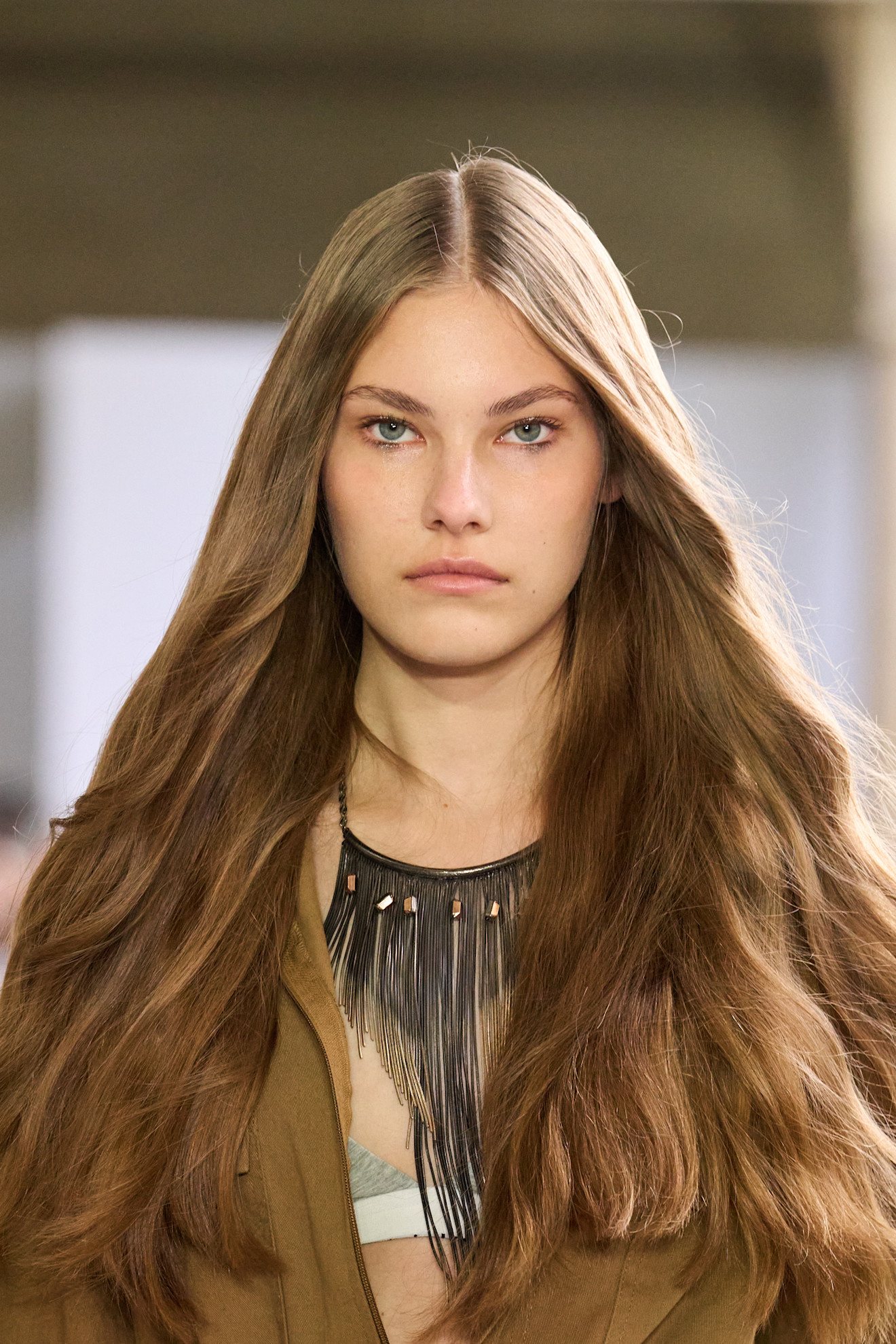 أعيدي الحيوية لشعرك باستخدام الزيوت المغذية