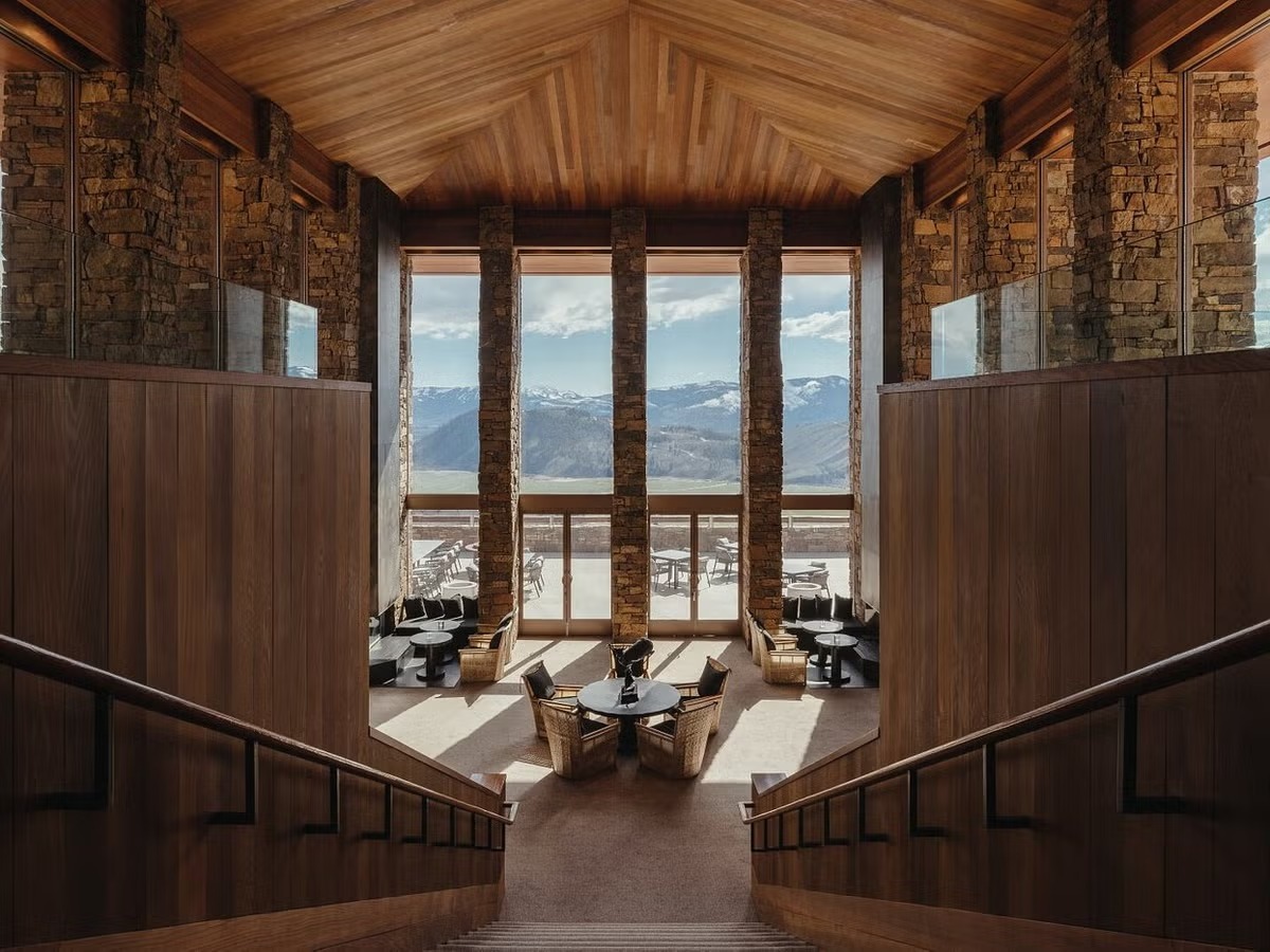 أفضل الملاذات الفندقية في الغابات والجبال حول العالم للإقامة في رحلات شهر العسل