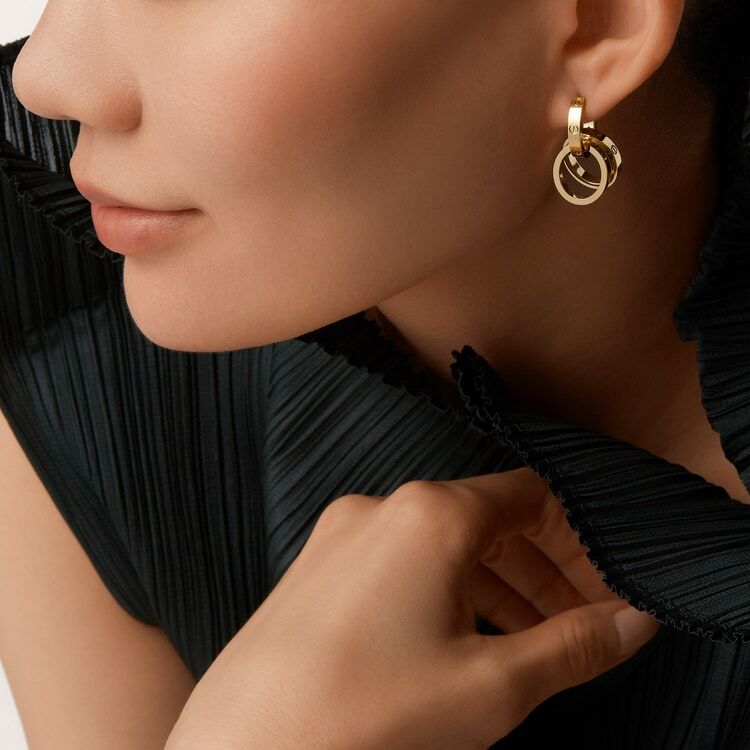 أقراط  Leve  من  Cartier