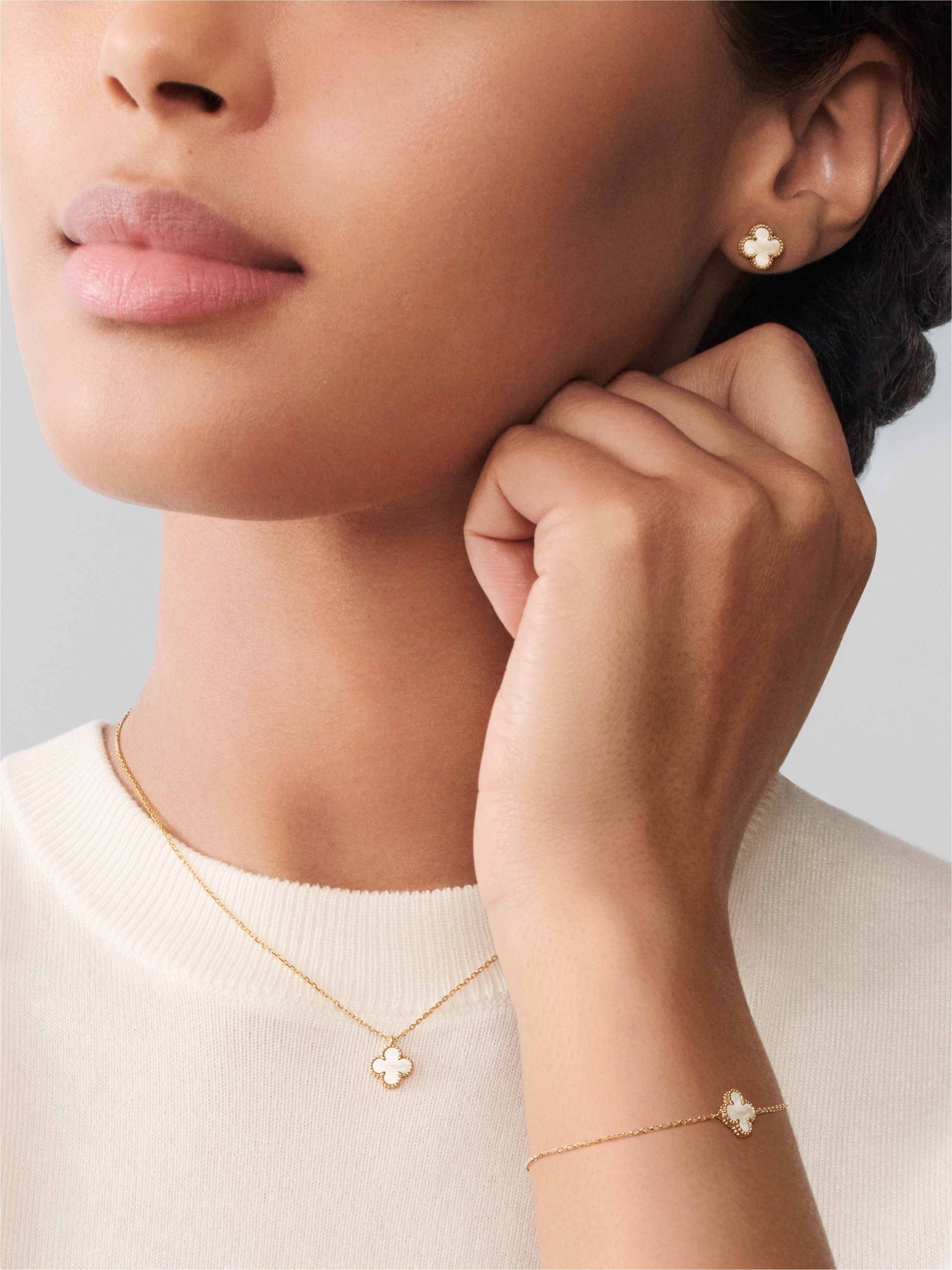 أقراط الأذن  Sweet Alhambra من Van Cleef & Arpels