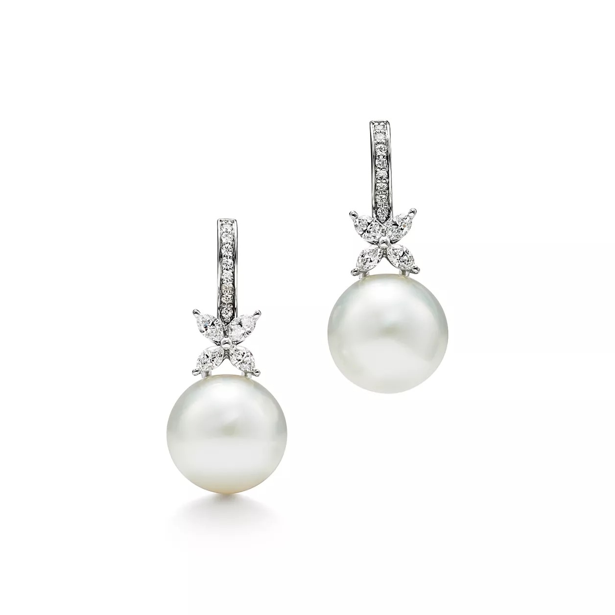 أقراط اللؤلؤ للعروس من Tiffany