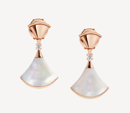 أقراط بحبيبات اللؤلؤ من  Bulgari