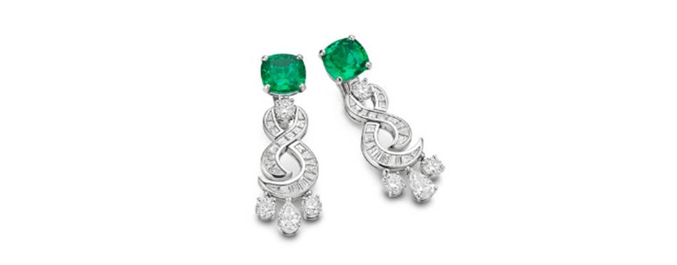أقراط دار بولغري BVLGARI من البلاتين المرصّع بالزمرد والألماس