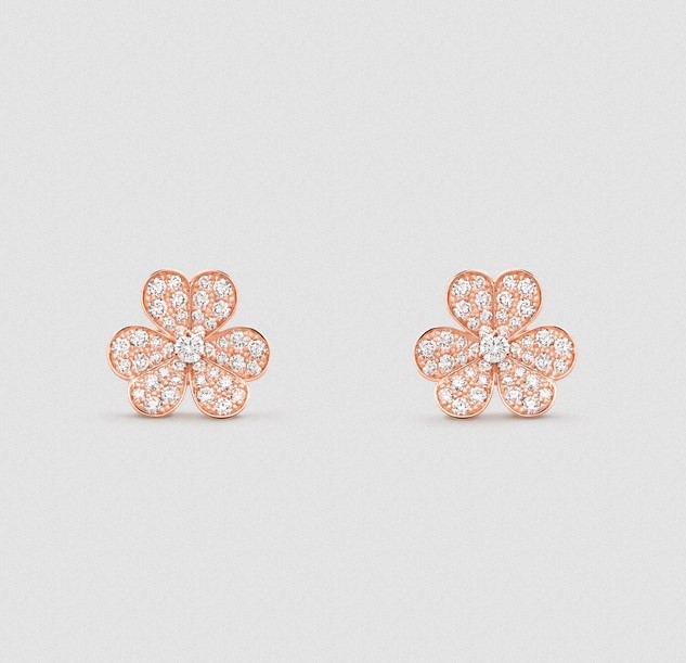 أقراط ماس Frivole من Van Cleef & Arpels
