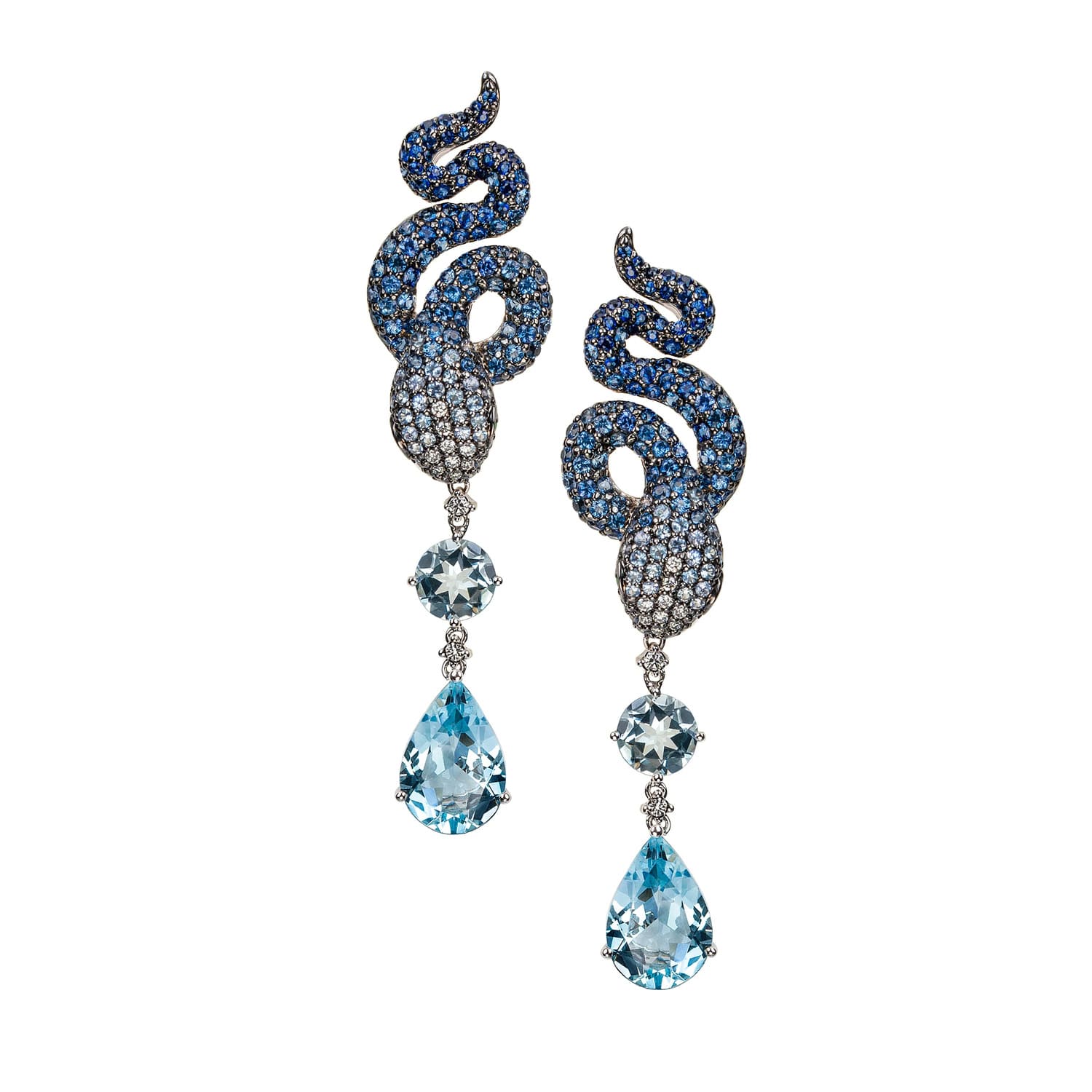 أقراط متدلية من الذهب الأبيض مزينة بالياقوت الأزرق والأكوامارين من Stefère Jewelry