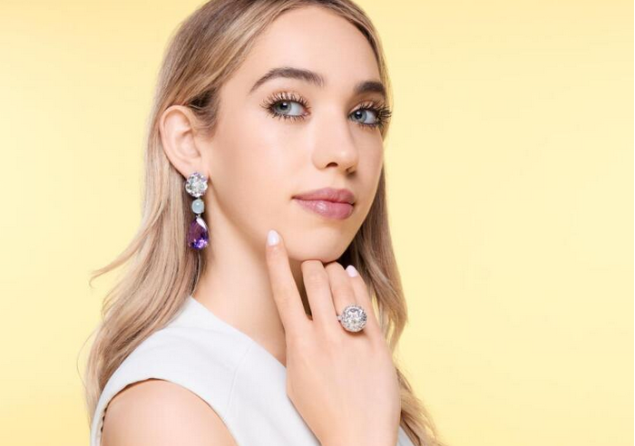 أقراط مرصعة بحجر الأماتيست من Sotheby’s